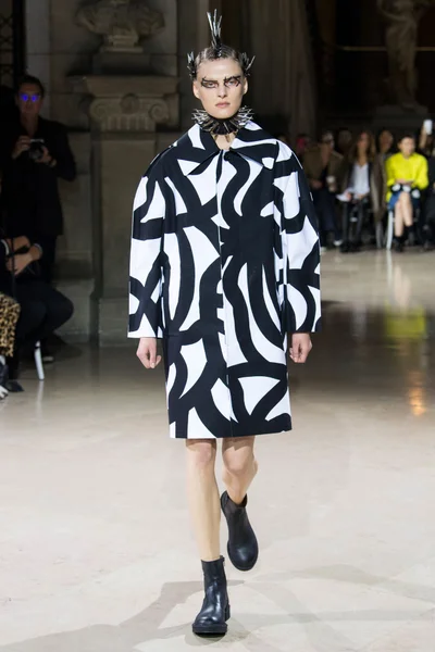Look 14